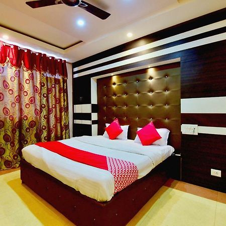 Oyo 26909 Hotel Paras Манди Екстериор снимка