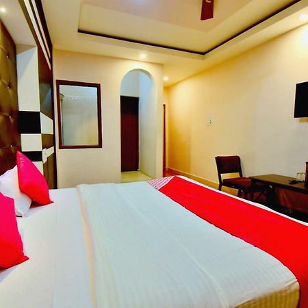 Oyo 26909 Hotel Paras Манди Екстериор снимка