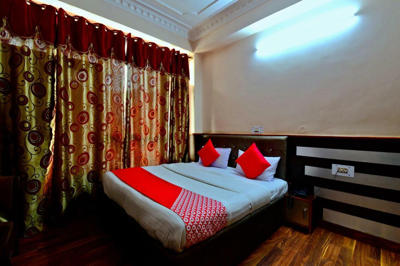 Oyo 26909 Hotel Paras Манди Екстериор снимка
