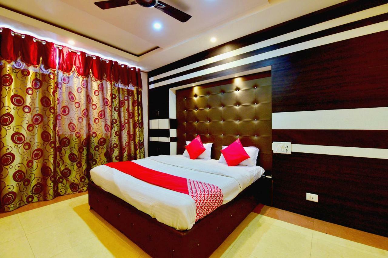 Oyo 26909 Hotel Paras Манди Екстериор снимка