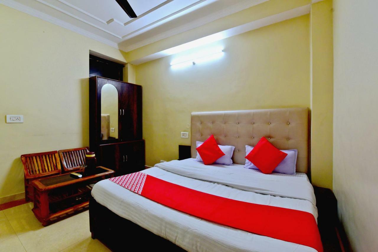 Oyo 26909 Hotel Paras Манди Екстериор снимка