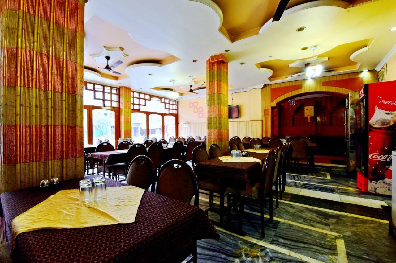 Oyo 26909 Hotel Paras Манди Екстериор снимка