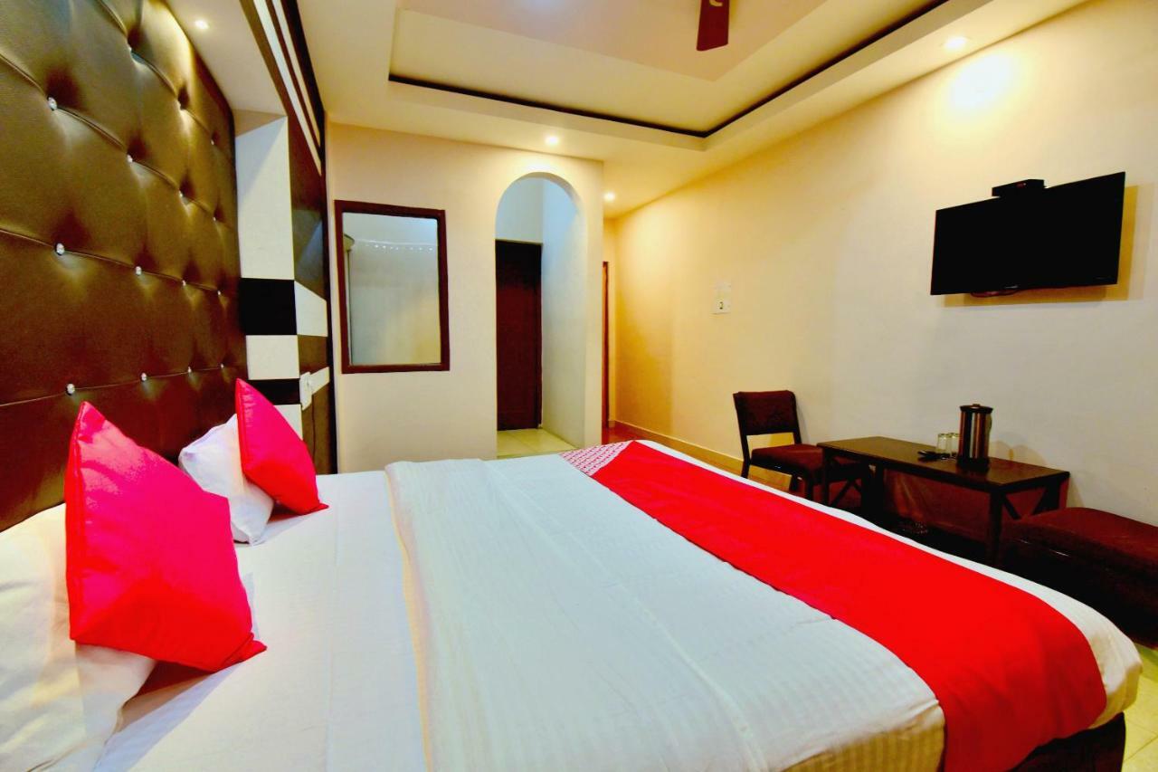 Oyo 26909 Hotel Paras Манди Екстериор снимка