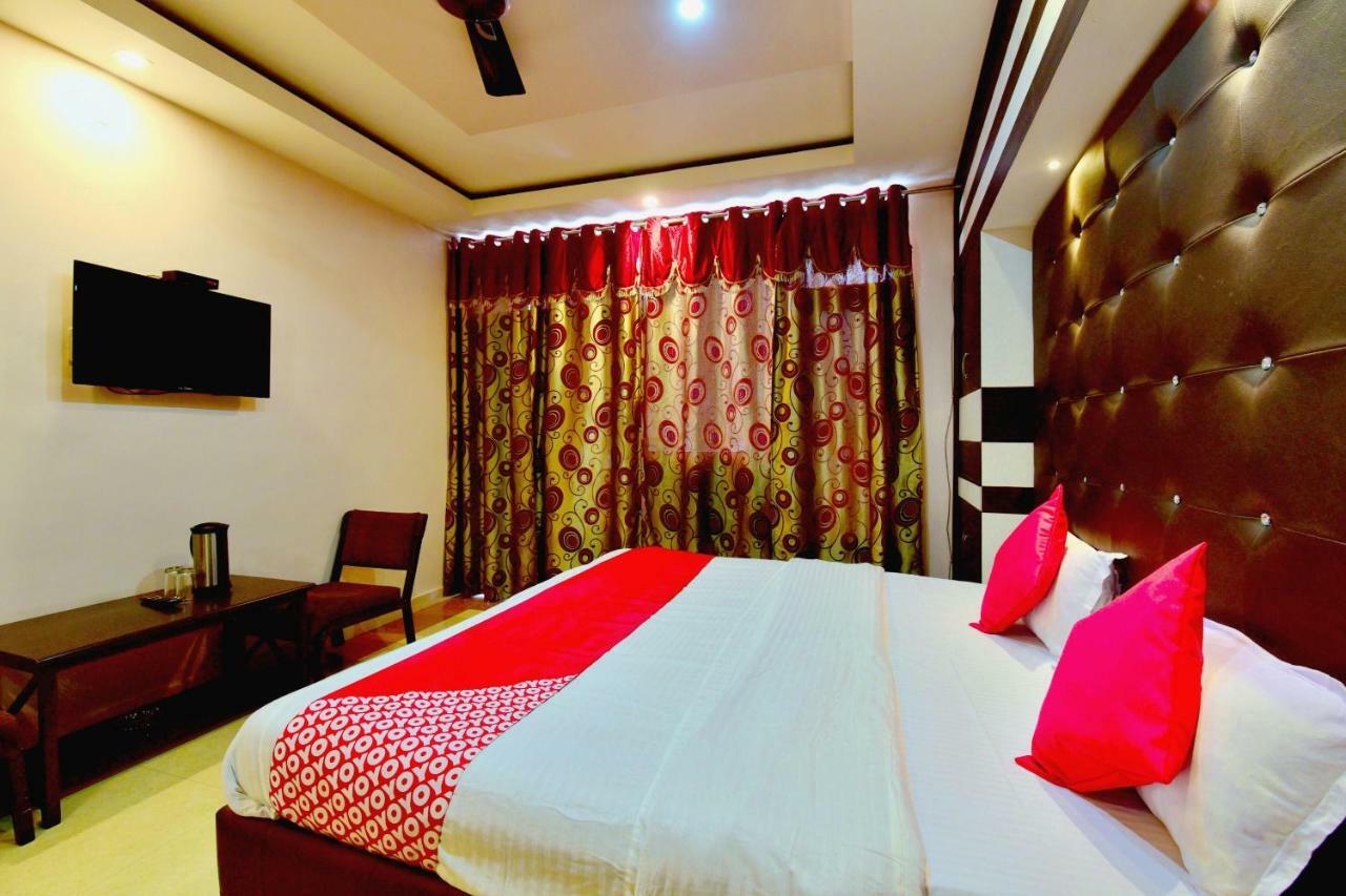 Oyo 26909 Hotel Paras Манди Екстериор снимка
