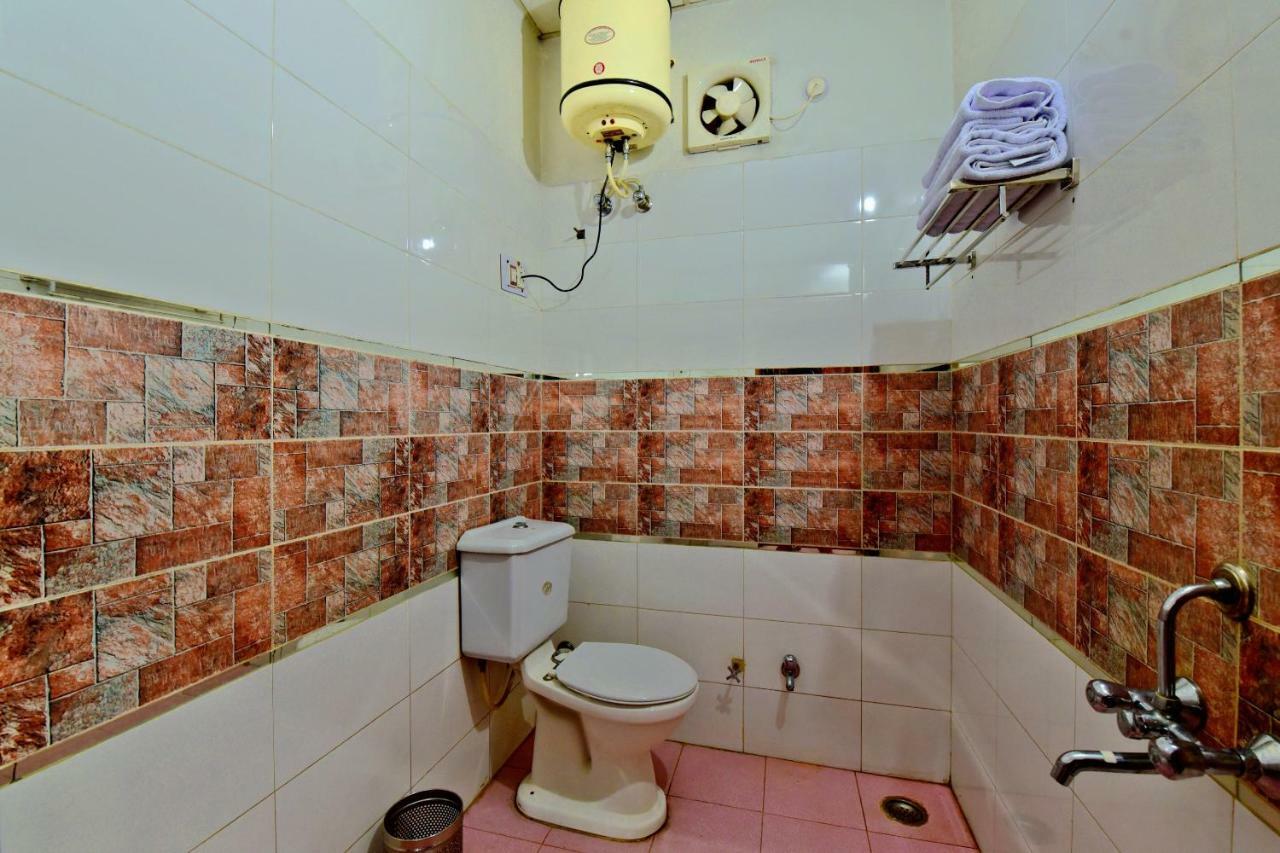 Oyo 26909 Hotel Paras Манди Екстериор снимка