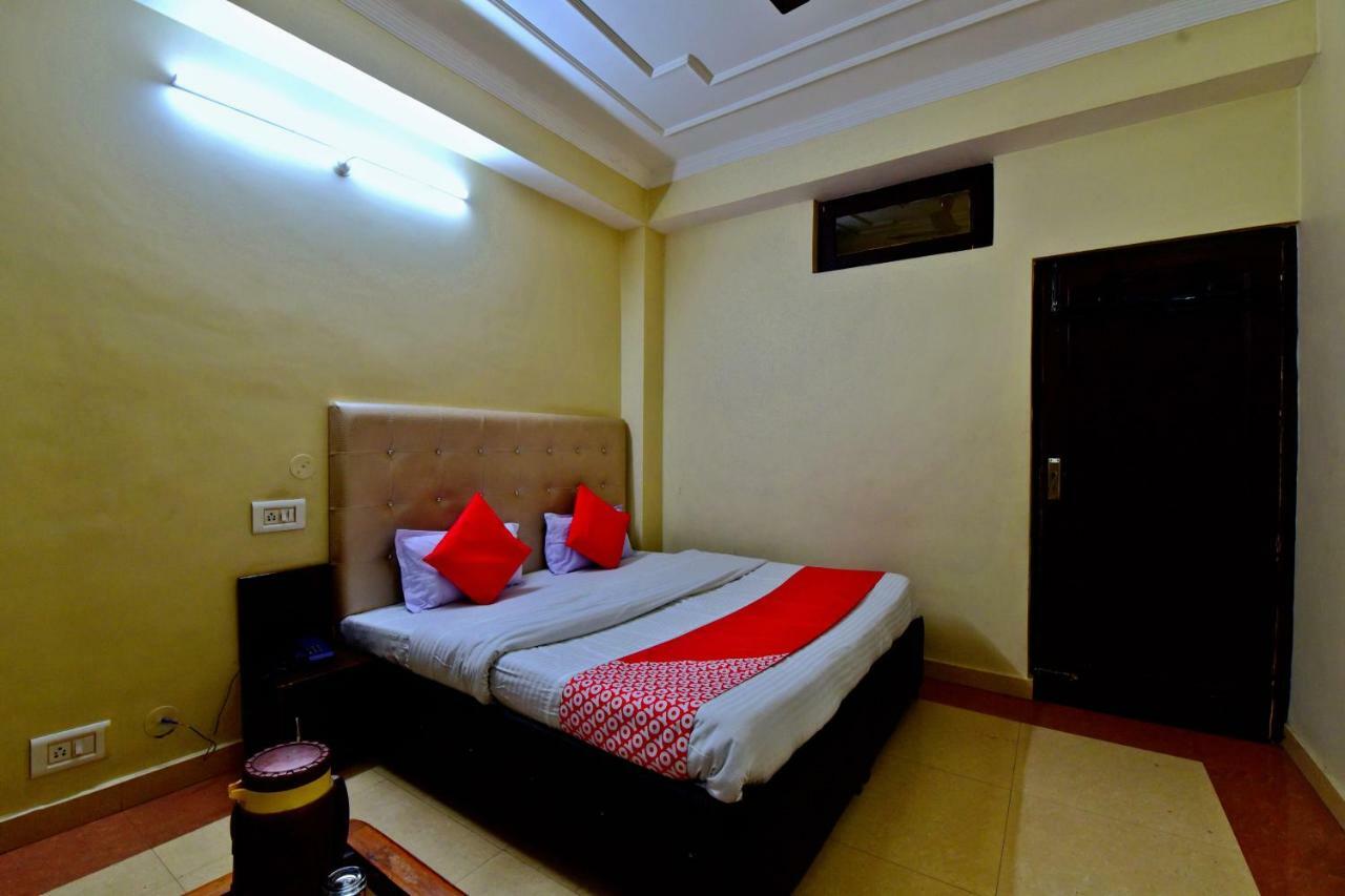Oyo 26909 Hotel Paras Манди Екстериор снимка