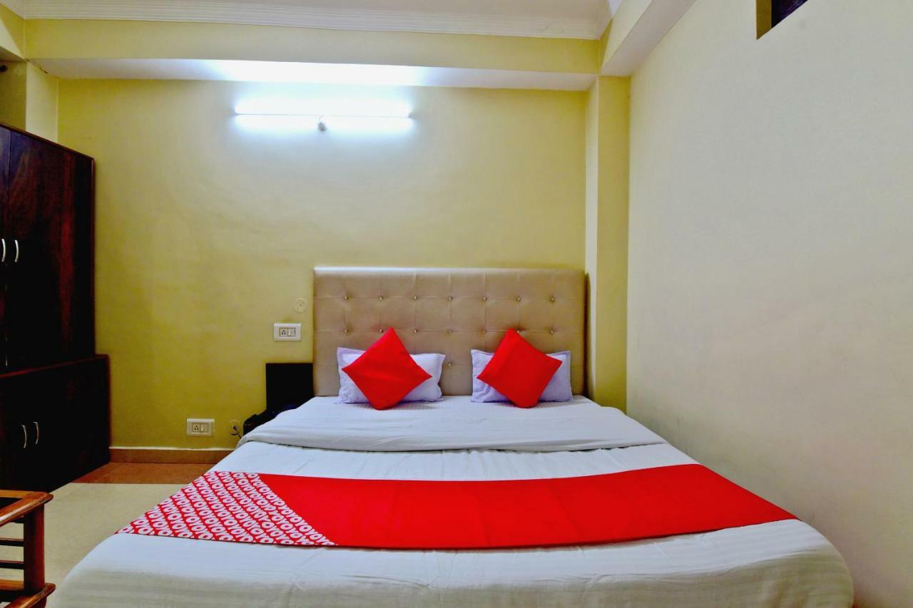 Oyo 26909 Hotel Paras Манди Екстериор снимка